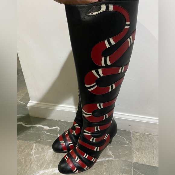 RARE AUTHENTIC WOMENS SIZE US 8 GUCCI LEATHER KINGSNAKE KNEE BOOTS - Picture 3 of 8